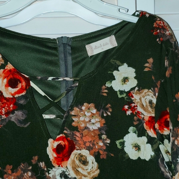 Altar'd State dark green floral print bell sleeve ruffle dress size Medium - Picture 3 of 4